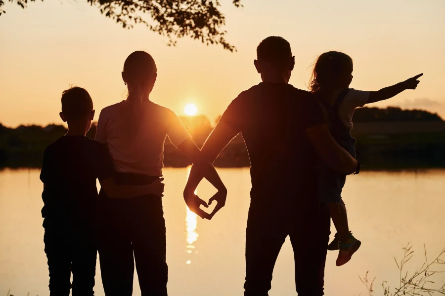 looking-at-sunset-family-of-mother-father-and-ki-2023-11-27-05-12-28-utc